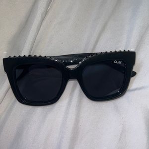 Quay Sunglasses🖤 (limited edition)